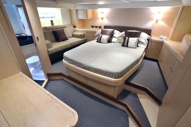 Oyster 625 cabin ©  SW
